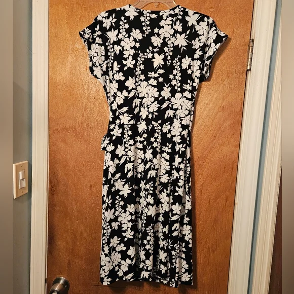 MICHAEL Michael Kors Black & White Floral Wrap Dress*Retails$110 - Picture 6 of 15